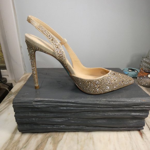 Sexy Betsey Johnson Women's SB-Rocky Pump, Light Gold, 8 - Picture 4 of 10